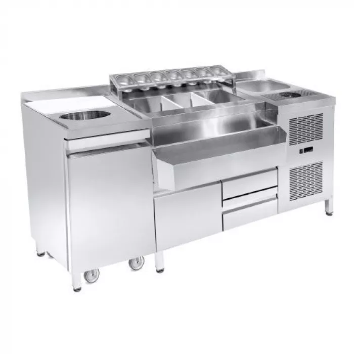 Cocktailstation mit integriertem Getränkekühltisch