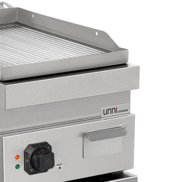 Elektrische Grillplatte E70GP10K+G Serie 700 Edelstahl gerillt 4,5kW