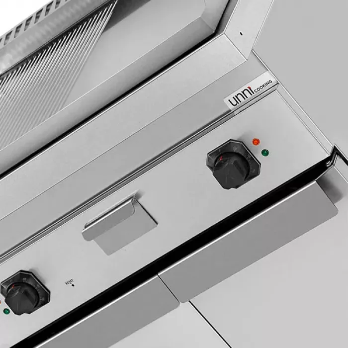 Elektro-Grillplatte Serie 700 1/2 glatt 1/2 gerillt Chrom