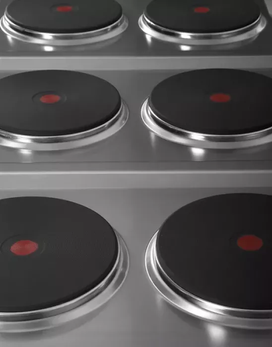 Elektroherd Ranges 700 6 Kochplatten 2,6 kW Türen 400V