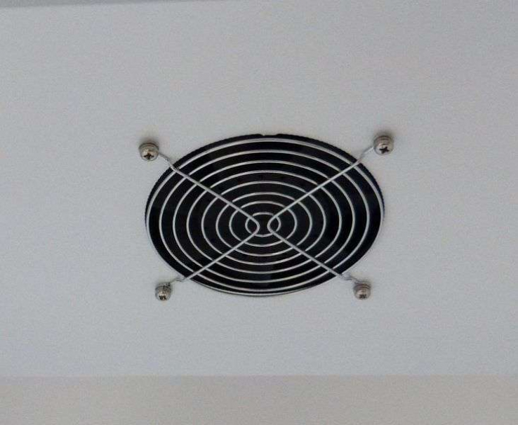 Skyrainbow Getränkekühlschrank mit Display – 305 L (+2 °C bis +8 °C)