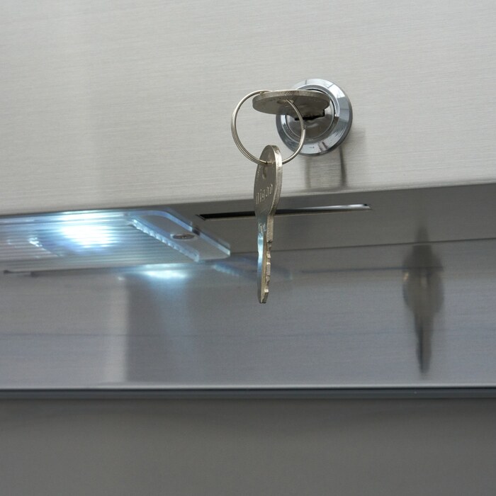 Maxima Kühlschrank · 1200 l · 6 Einstellbare Regale (2/1 GN) · Edelstahl · auf Rädern · 09400012