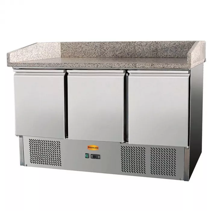 MG Hofmann Pizzatisch mit 3 Türen | 260 Liter | Statische Kühlung | Kühlmaschine unten | B1400 x T700 x H1080 mm