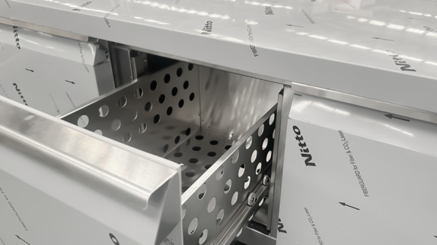 Kühltheke niedriges Modell 3 Schubladen 1/1 GN Umluft 1610x700x600mm