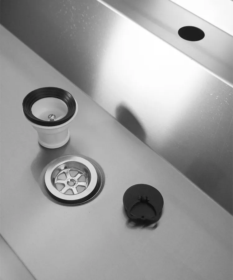 Edelstahl Waschbecken 1800 mm – Mit 3 Ablasshähnen Edelstahl Waschbecken 1800 mm – Mit 3 Ablasshähnen