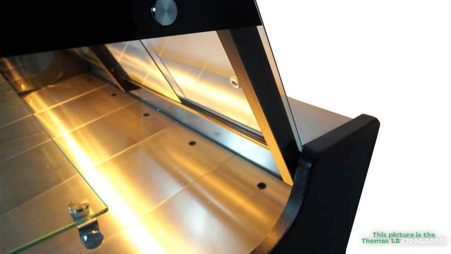 Kühlvitrine 370 l – Umluft – LED – Klappglas & Snack-Etage Kühlvitrine 370 l – Umluft – LED – Klappglas & Snack-Etage