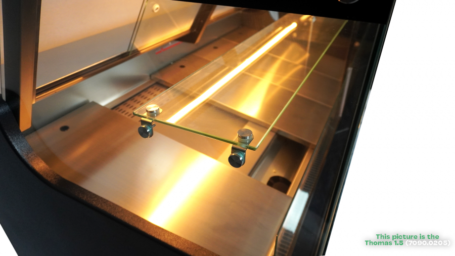 Kühlvitrine 370 l – Umluft – LED – Klappglas & Snack-Etage Kühlvitrine 370 l – Umluft – LED – Klappglas & Snack-Etage