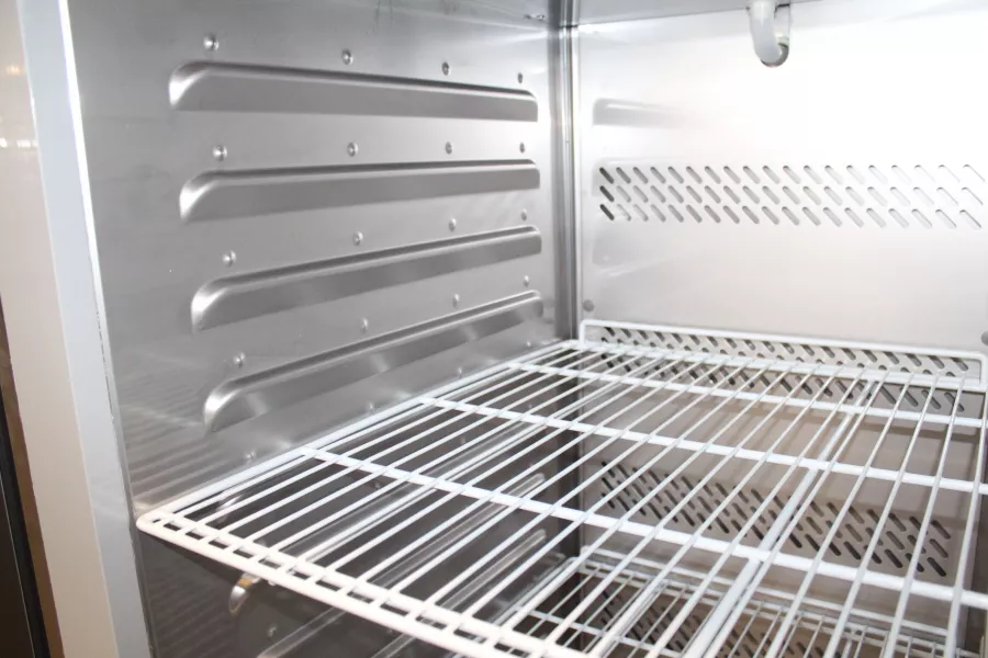 Edelstahl-Kühlschrank – 560 l, GN 2/1 Edelstahl-Kühlschrank – 560 l, GN 2/1