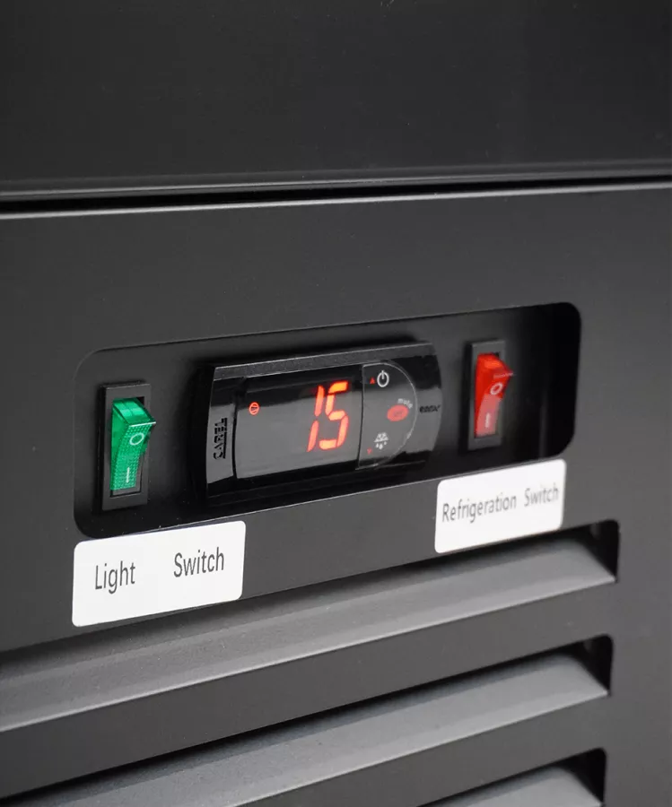 Glastürkühlschrank 450 l – schwarz, LED, Umluft Glastürkühlschrank 450 l – schwarz, LED, Umluft