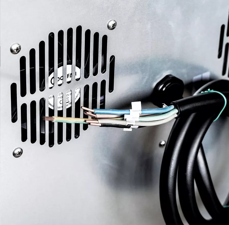 Entry 700 Induktionsherd 4 Zonen, 14 kW, freistehend, Edelstahl Entry 700 Induktionsherd 4 Zonen, 14 kW, freistehend, Edelstahl