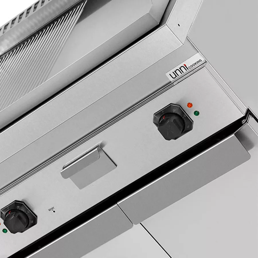 Elektro-Grillplatte Serie 700 1/2 glatt 1/2 gerillt Chrom