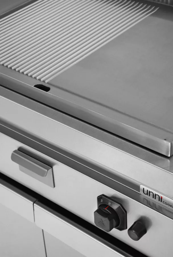 Gasgrillplatte 1/2 glatt 1/2 gerillt piezozündung