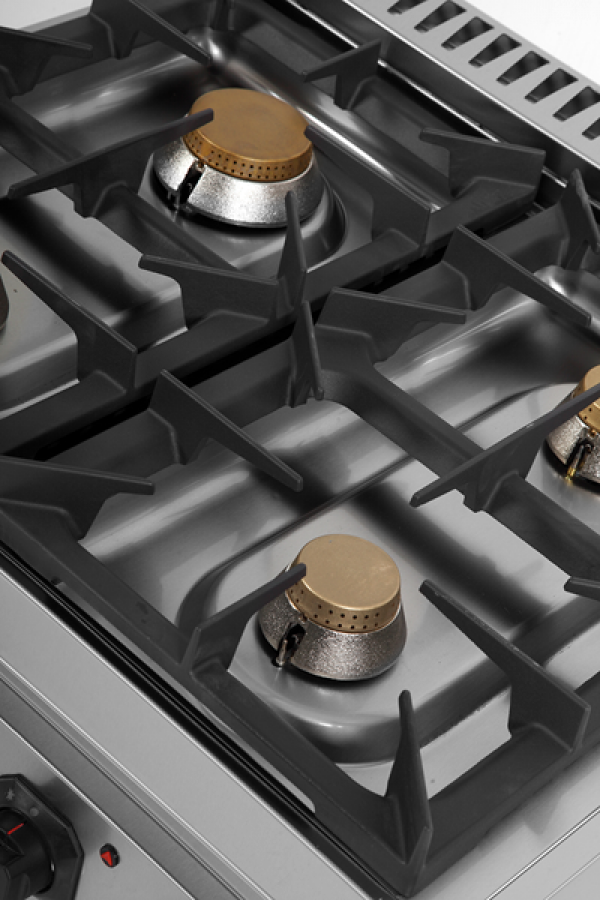 Gasherd G70C30B – 44kW, 6 Brenner, Edelstahl, Gusseisenroste