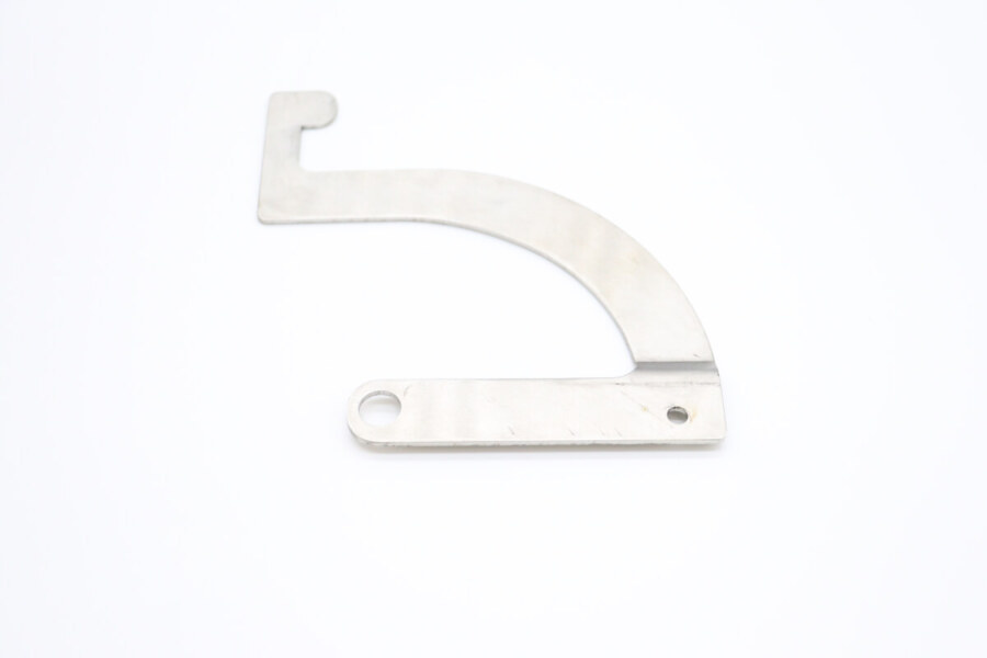 Maxima VN350/400/500 – Tür Halterung Arc (Links) · 09200163