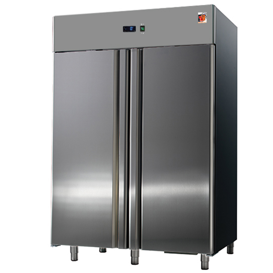 Kühlschrank 1400 Liter aus Edelstahl GN 2/1 2-8°C - Großer Edelstahlkühlschrank mit GN 2/1 Maßen und 1400 Liter Volumen, ideal für die Gastronomie. Kühlschrank 1400 Liter aus Edelstahl GN 2/1 2-8°C - Großer Edelstahlkühlschrank mit GN 2/1 Maßen und 1400 Liter Volumen, ideal für die Gastronomie.