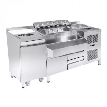 Cocktailstation mit integriertem Getränkekühltisch