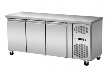 Umluft Tiefkühltisch 3 Türen ohne Aufkantung -18 bis -22°C - Gastrokühlmöbel für die Gastronomie
