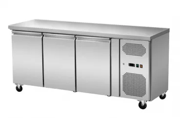 Umluft Tiefkühltisch 3 Türen ohne Aufkantung -18 bis -22°C - Gastrokühlmöbel für die Gastronomie